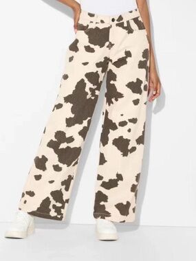 🌼NWT WILD FABLE COW PRINT JEANS SIZE X-SMALL🌼
